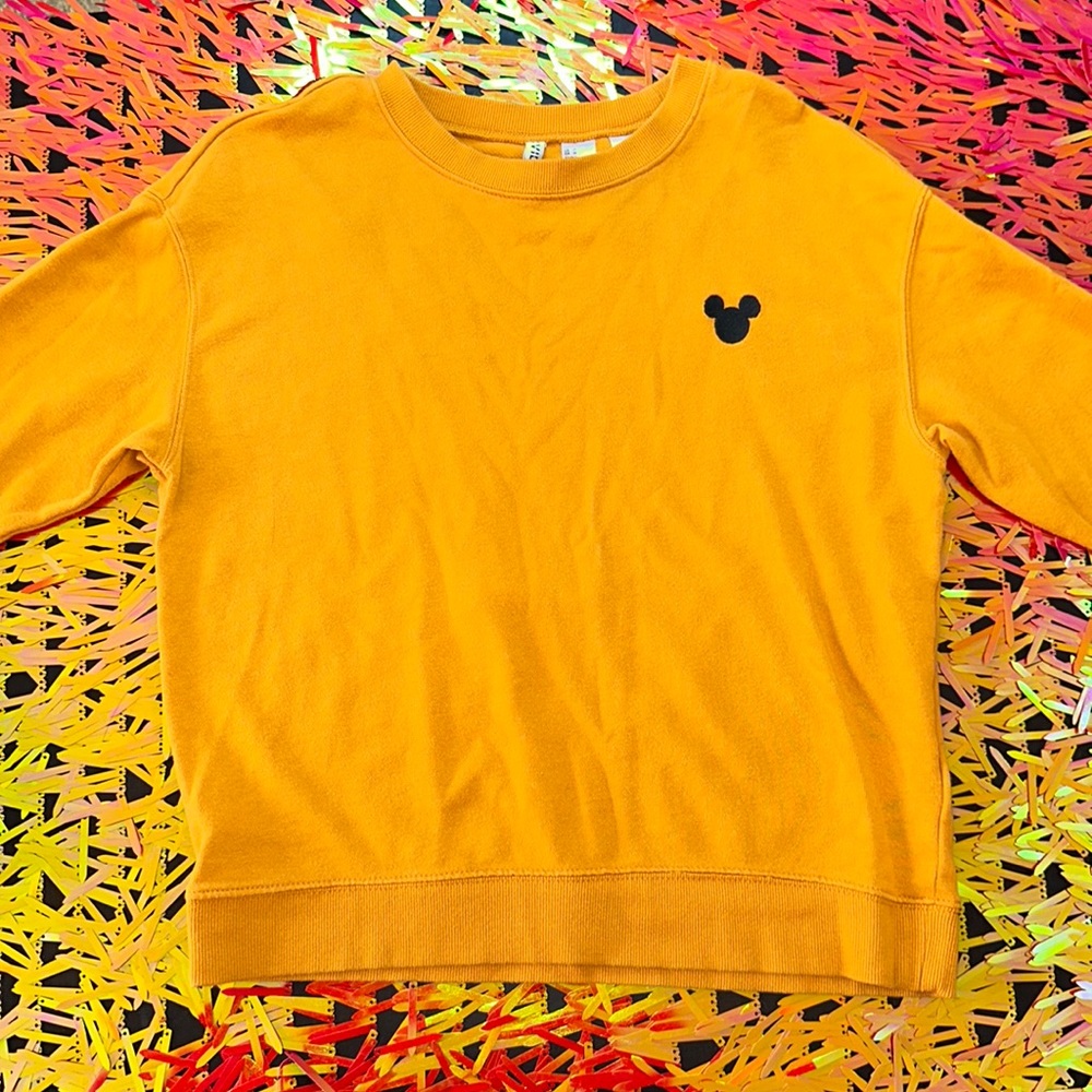 Long sleeve sweater with black Mickey Mouse emblem